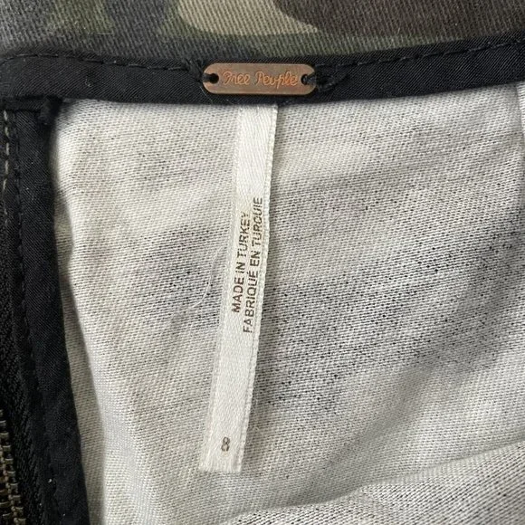 Free People Skirt Womens 8 Green Camo Zip Back Short Stretch Casual Mini - Picture 2 of 7